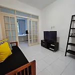 Baixo Copacabana Rua Bolivar